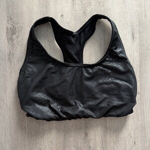 Sleek Black Women's Sports Bra